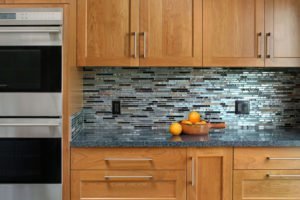 Kitchen tile backsplash