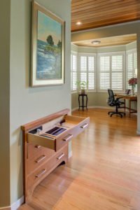 Built-in drawer charging station