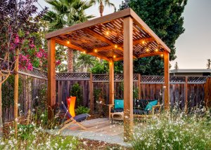 Pergola in mid-century modern landscaping backyard
